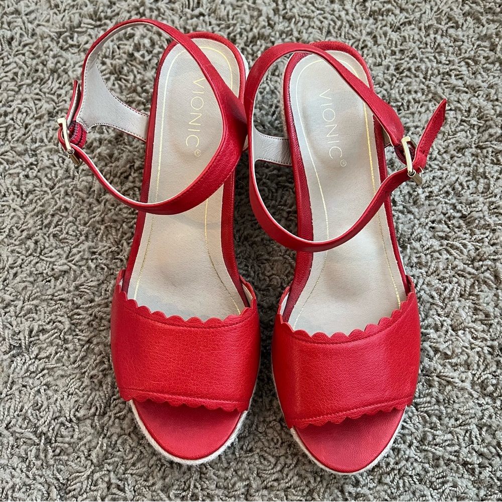 Vionic Women's Red Wedges Sandals size 11